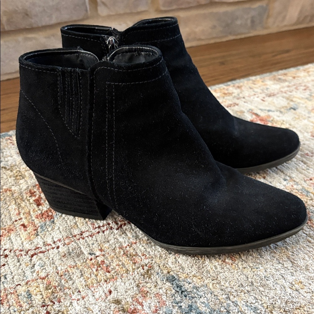 Blondo  Black suede Ankle Booties Sz 8.5M GUC